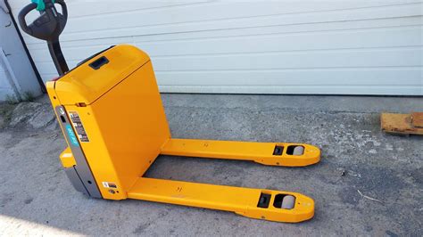 electric pallet jack jungheinrich